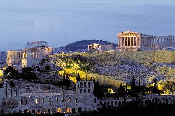 מבט לארקופוליס במרכז העיר העתיקה של אתונה